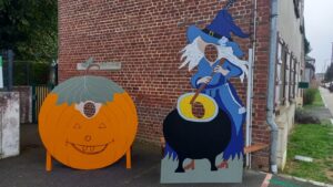 Lire la suite à propos de l’article 🎃  [HALLOWEEN] • LA DÉCORATION A PRIS PLACE !